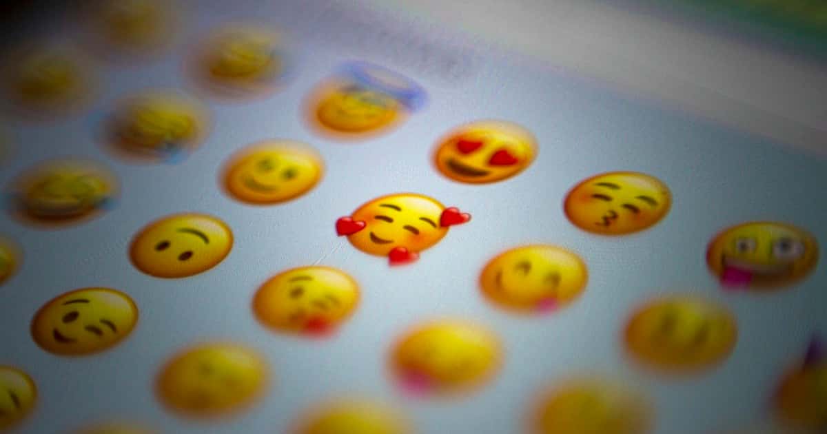 Inteligencja emocjonalna - co to jest i przykłady [2026]